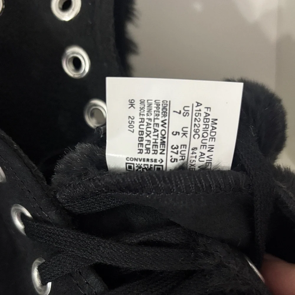 NWT Converse All Star Women's Black and White Fur-Lined High-Tops - Picture 5 of 6